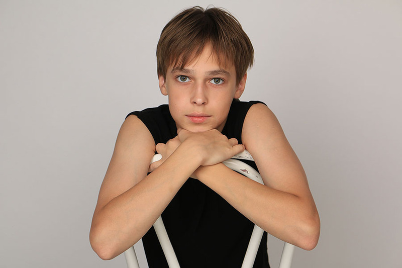 Юный актер россии гриша гаврилов в коротких шортах