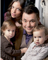Солист группы "Руки вверх" Сергей Жуков с женой и детьми для журнала "Счастливые родители"